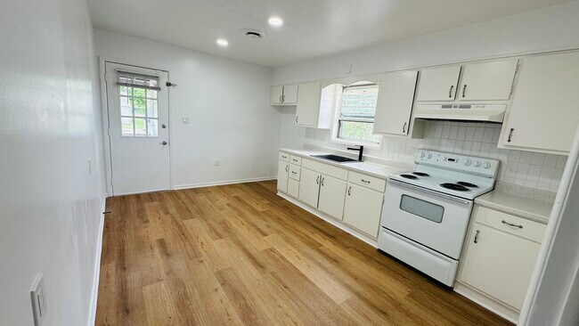 Photo - 108 W Bridge St Unit Apt B