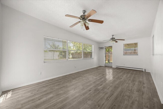 1849 Viburnum Ln