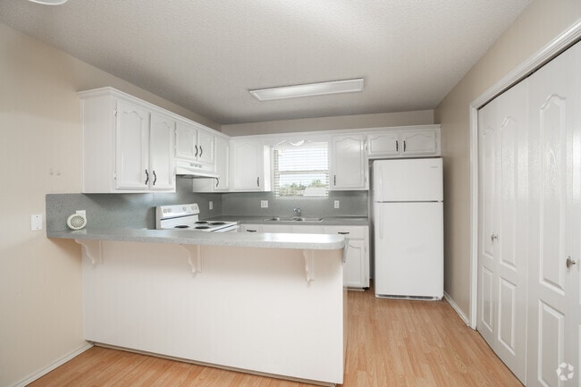 2BR, 1BA - 848SF - Kitchen