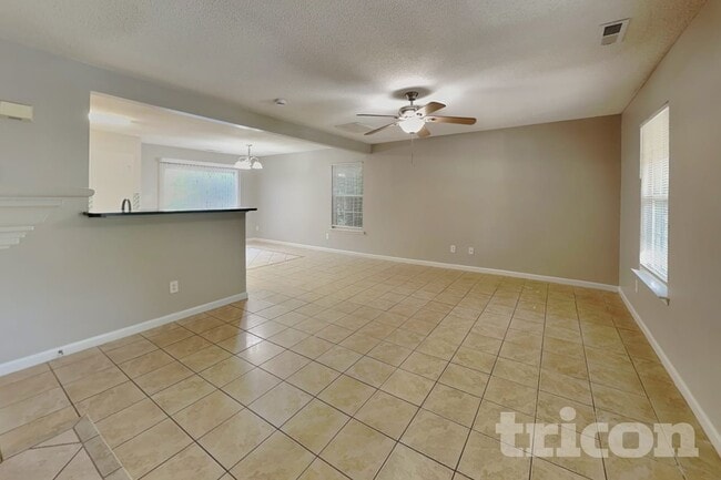 Photo - 4812 Silverdene St