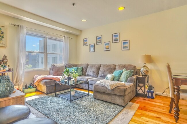 Building Photo - 205-207 Madison St Unit 3D Rental