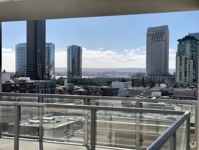 Building Photo - Downtown San Diego - fully furnished upsca... Unit 709 Rental