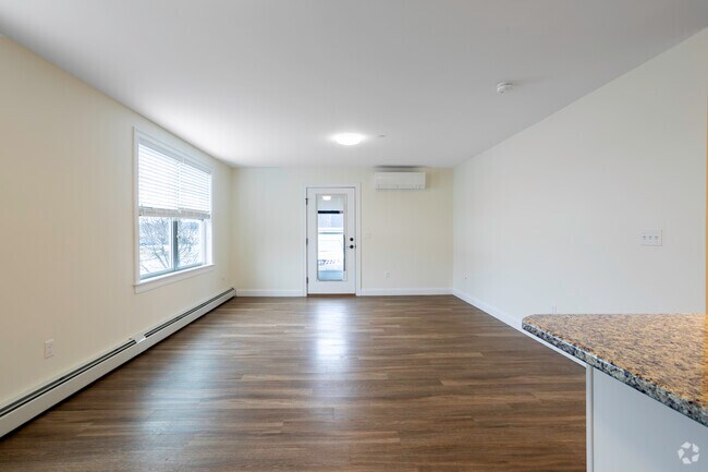 1BR, 1BA - 738SF Living Room - Island View