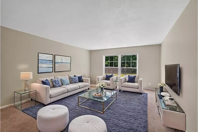 Building Photo - 2101 Chateau Ct Unit 106