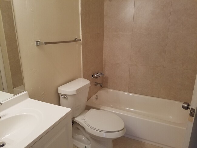 Photo - 3105 NW 5th Ter Unidad Terrace View Apartments