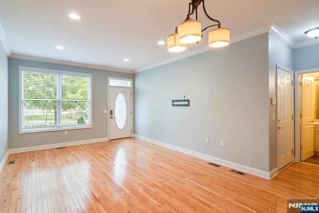 Photo - 1503 Whitney Ln