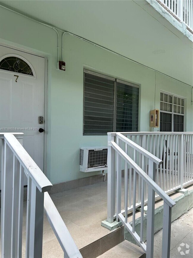 Building Photo - 542 Euclid Ave Unit 7 Rental