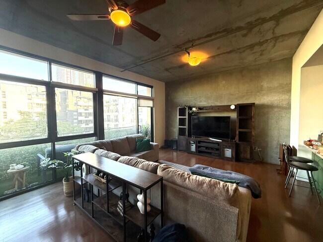 Photo - 527 Tenth Ave Unit 409