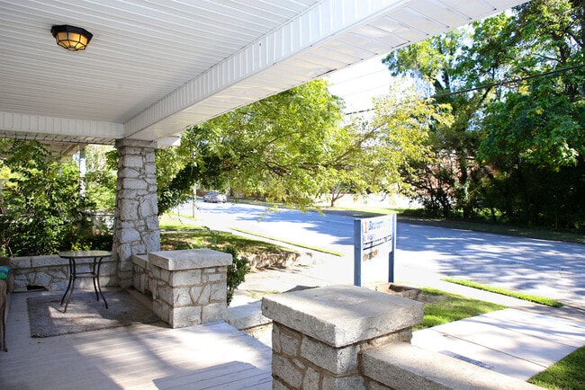 Photo - 1218 W Market St Unit 1218-E