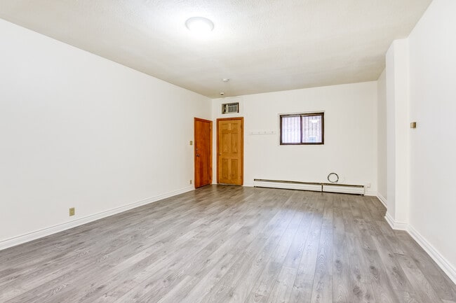 1033 St Clair Av W Unit 1