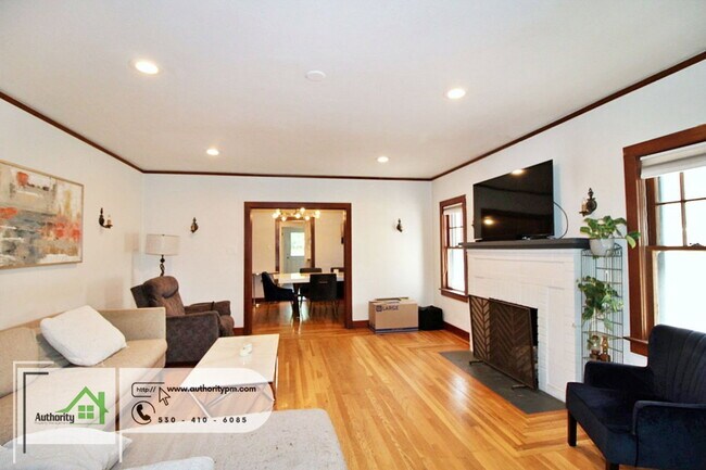 Photo - 1365 Chestnut St
