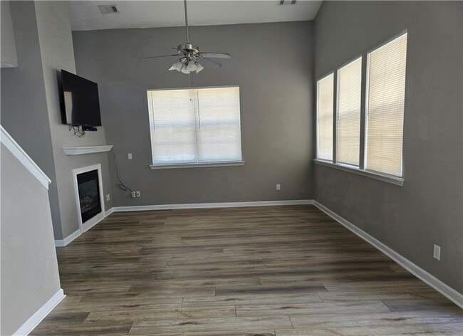 Photo - 231 Windcroft Ln NW