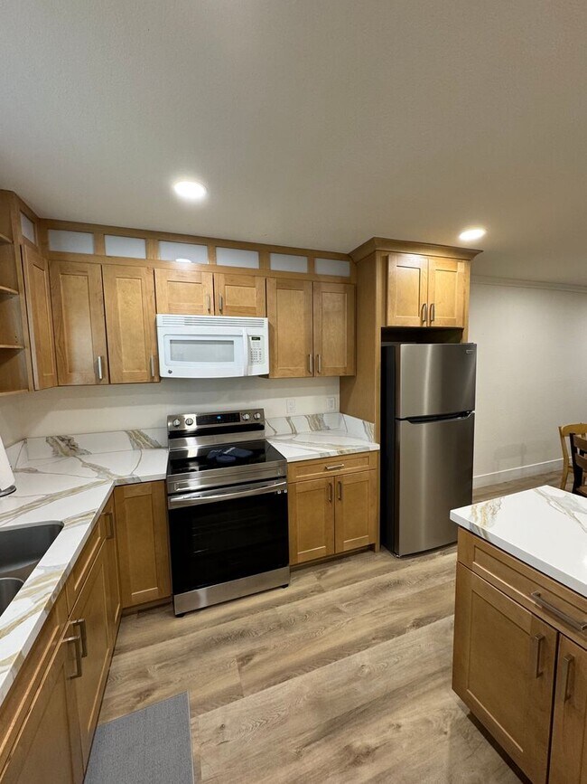 Photo - Beautifully Renovated 2 Bedroom Condo - Pa...