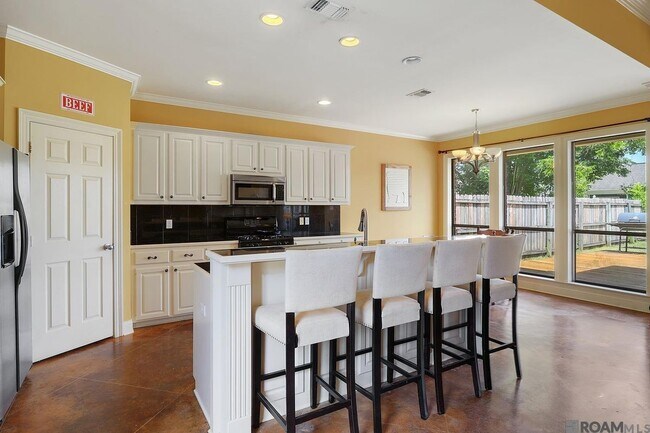 Photo - 10151 Hillmont Ave
