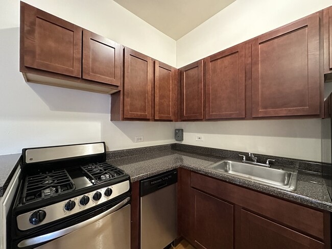 Photo - 824 W Cornelia Ave Unidad 013