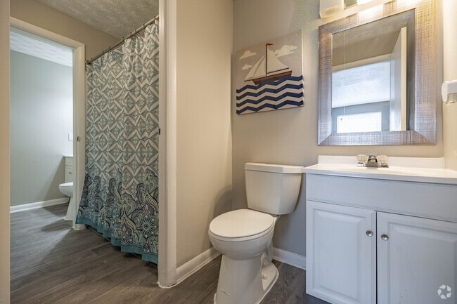 2BR, 2BA - 798SF - Primary Bathroom