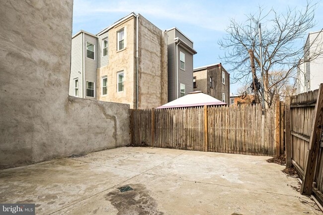 Photo - 709 W Girard Ave