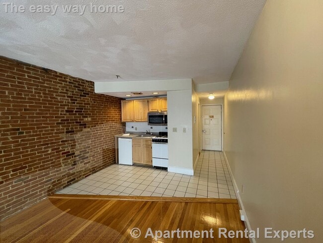 Building Photo - 12 Mt Auburn St Unit #6
