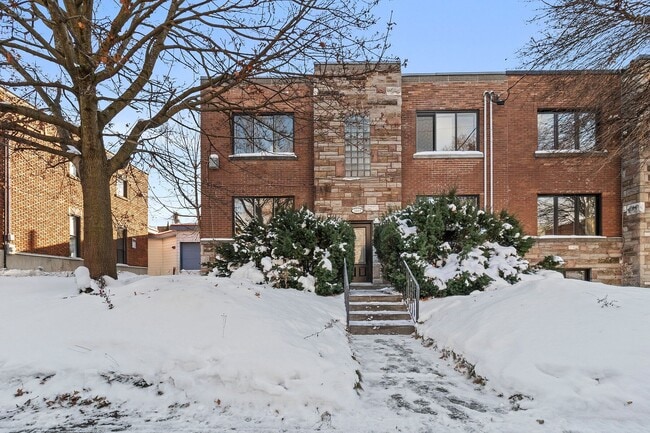 Building Photo - 1680 Bd Desmarchais Unit 1