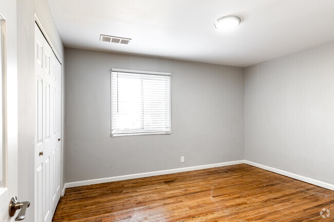 2BR, 1BA - 782SF - Brittany Village