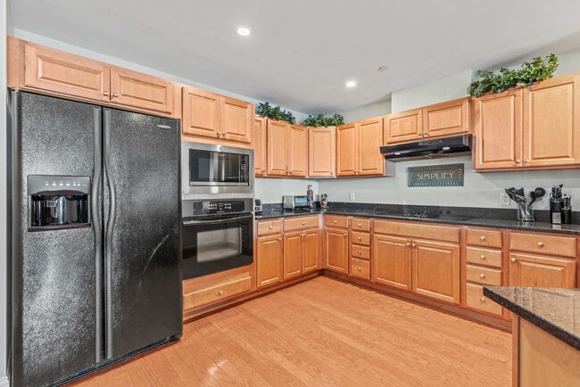 Photo - 1 E Grand Ave Unit 512