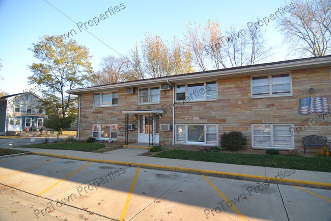 Building Photo - 103 S Joliet St Unit 1