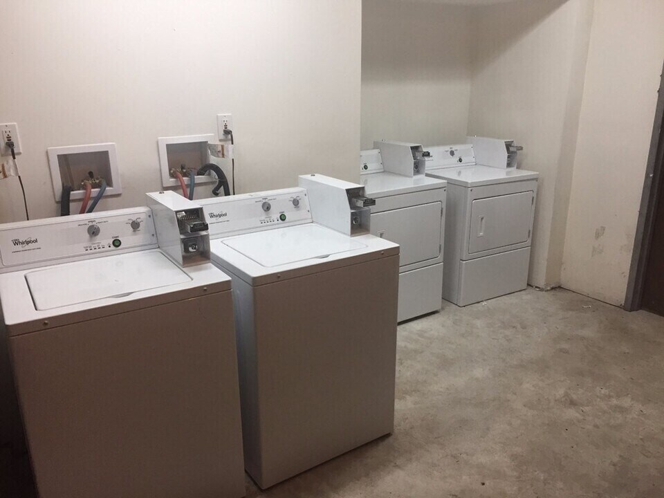 Las imágenes son muestras representativas de la unidad anunciada. Las unidades reales mostradas durante los recorridos pueden variar. - 2 Folsom Ave Unidad A1