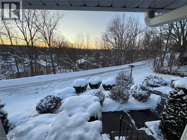 Photo - 65 Broadway St W