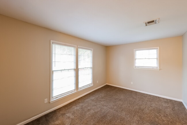 Photo - 323 N Burbank Dr