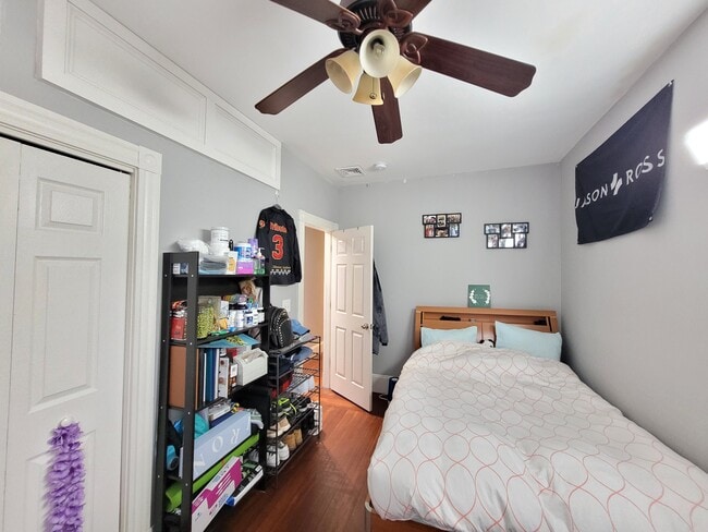 Photo - 737 Parker St