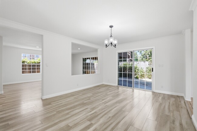 19250 W Oxnard St Unit 19250