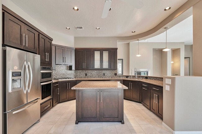Stylish 2-Bedroom Home with Resort-Style A... - Stylish 2-Bedroom Home with Resort-Style A...