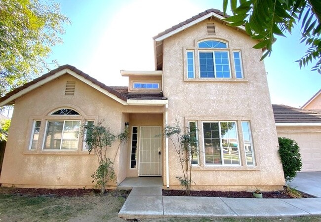 Building Photo - 3125 Campus Dr