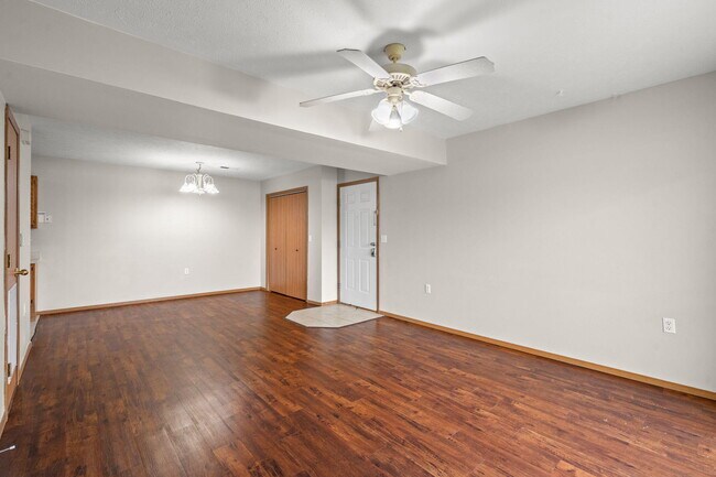 Photo - 819 W Warren Ave