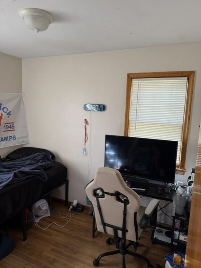 Photo - Cozy 2 bedroom house w/ garage