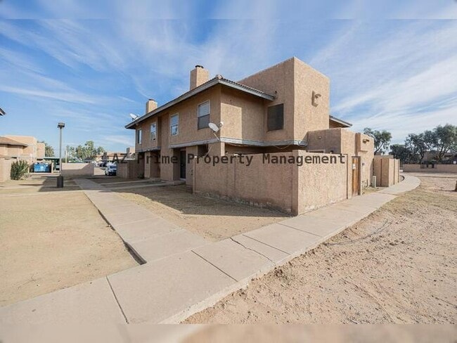 Building Photo - 6935 W Devonshire Ave