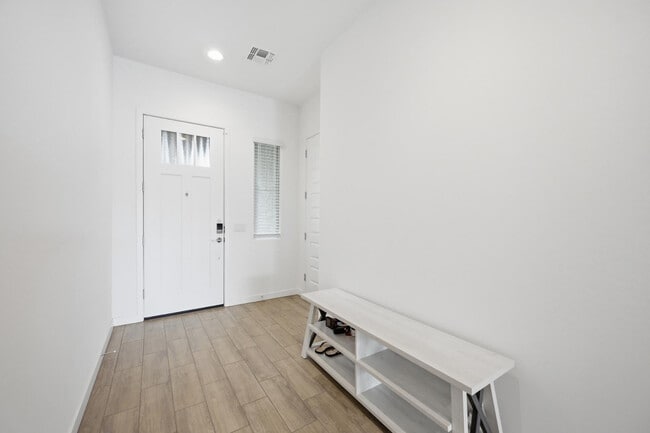 Photo - 4323 N 92nd Dr