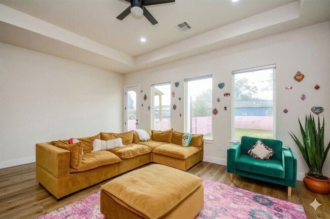 Photo - 1504 Evelyn St