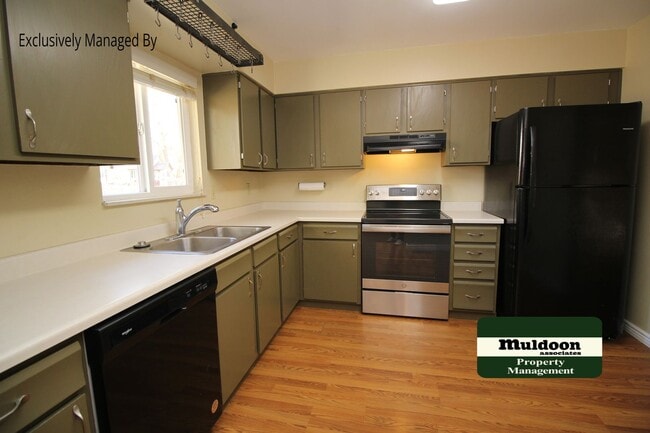 Photo - Sweet home with finished basement and garage!