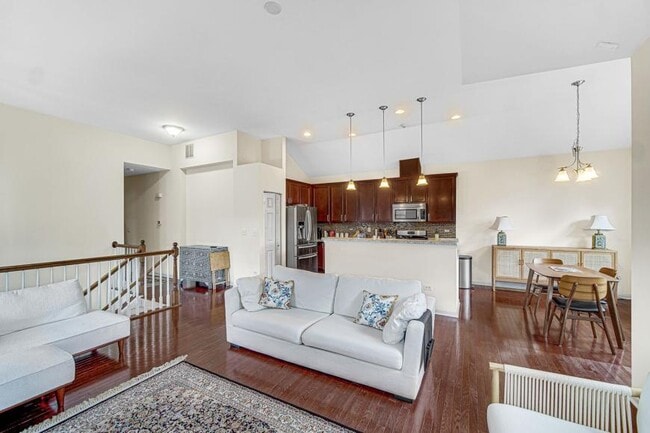 Building Photo - 3 bedroom in Naperville IL 60540