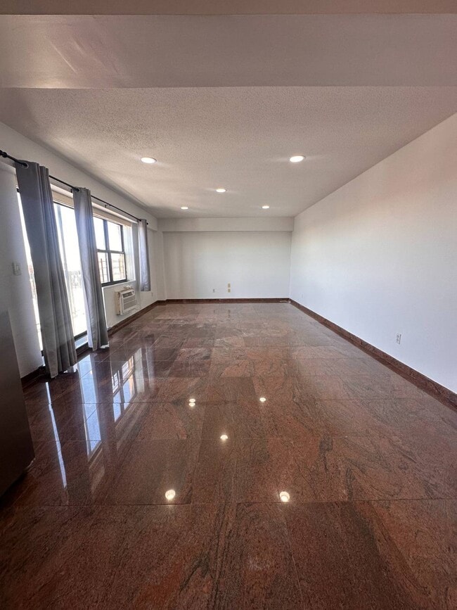 Building Photo - 147-20 35th Ave Unit PH1E