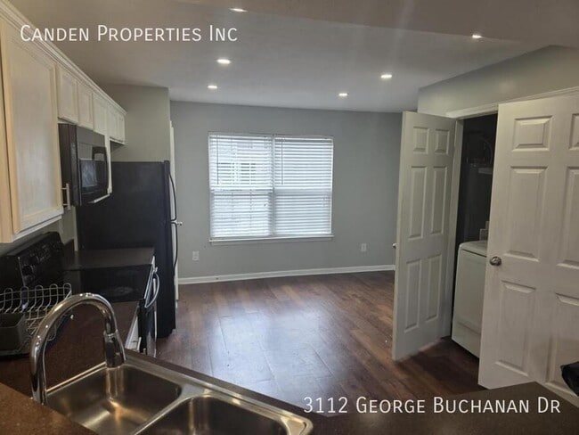 Photo - 3112 George Buchanan