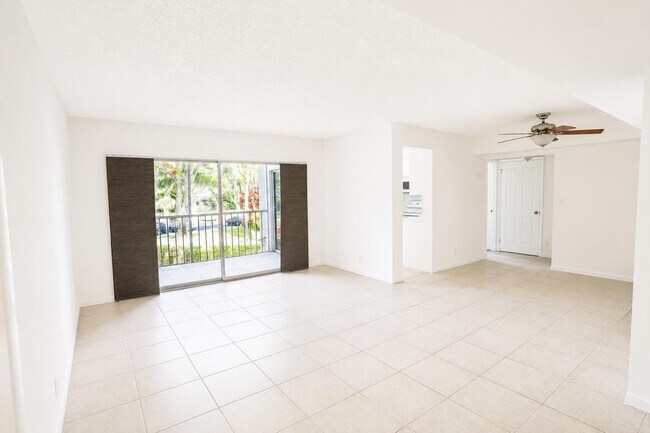 Photo - 5910 Morningstar Cir Unit 202