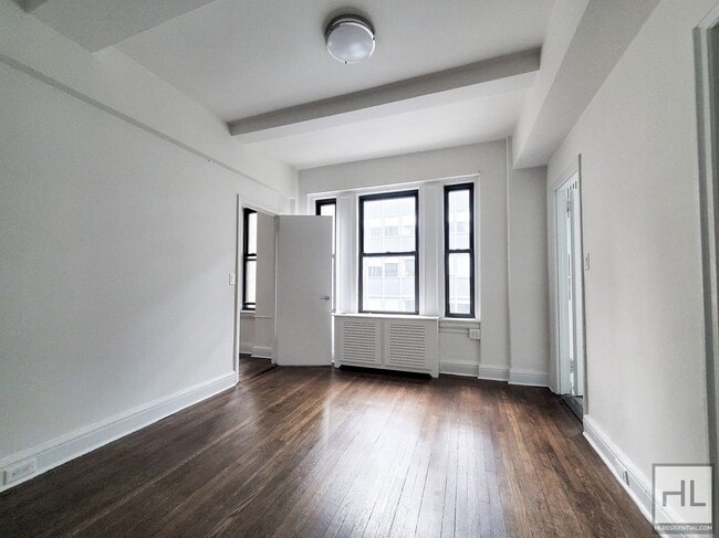 Building Photo - EAST 46 STREET Unit 7B