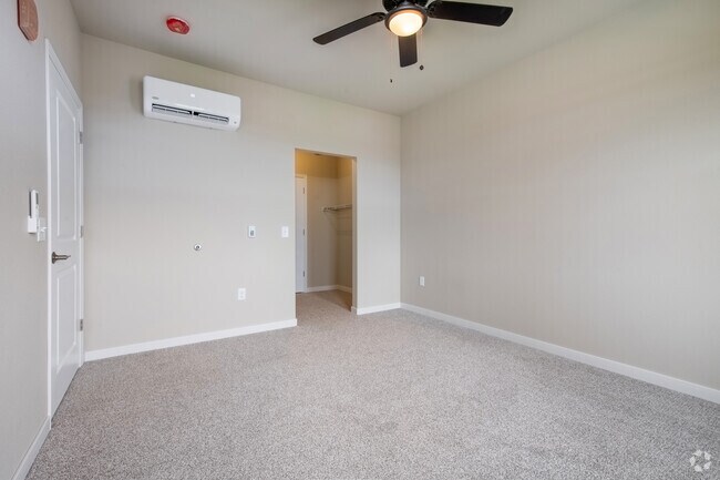 2BR, 2BA - 1069SF