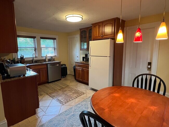 Photo - 8 Morse Ave Unidad 2