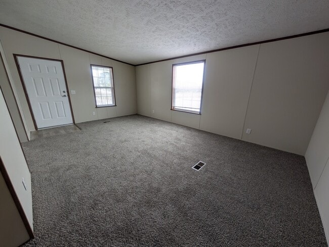 Photo - 15843 Charlemagne Ave W