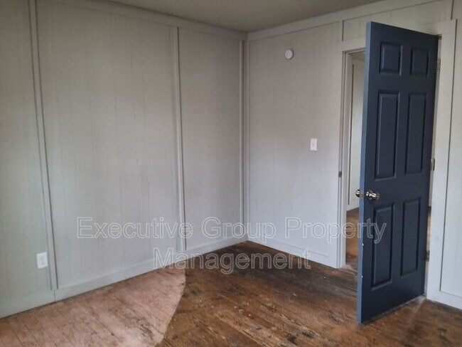 Photo - 1548 Hargan St