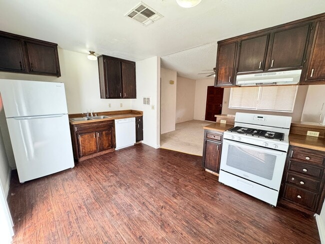 Photo - 736 Commercial Ave Unit #A