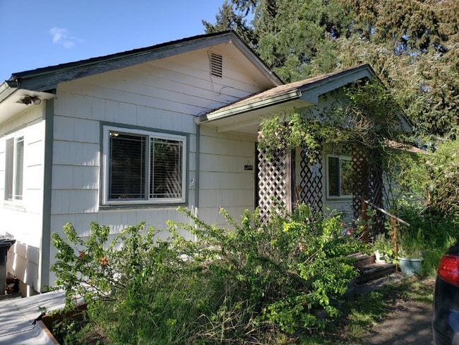 Photo - 405 NW Lewisburg Ave